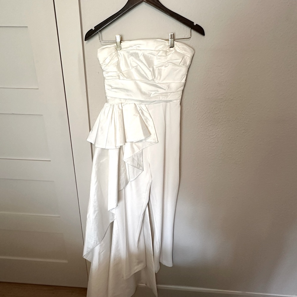 Jay Godfrey's gorgeous 'sky' jumpsuit
Size 6 Has been has not been tailored